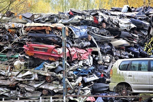 Bilskrot hugger skrotplads genbrug skrot.jpg